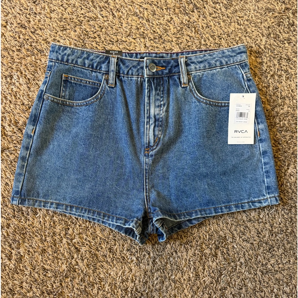 RVCA HIGH-RISE SHORTS 🌞